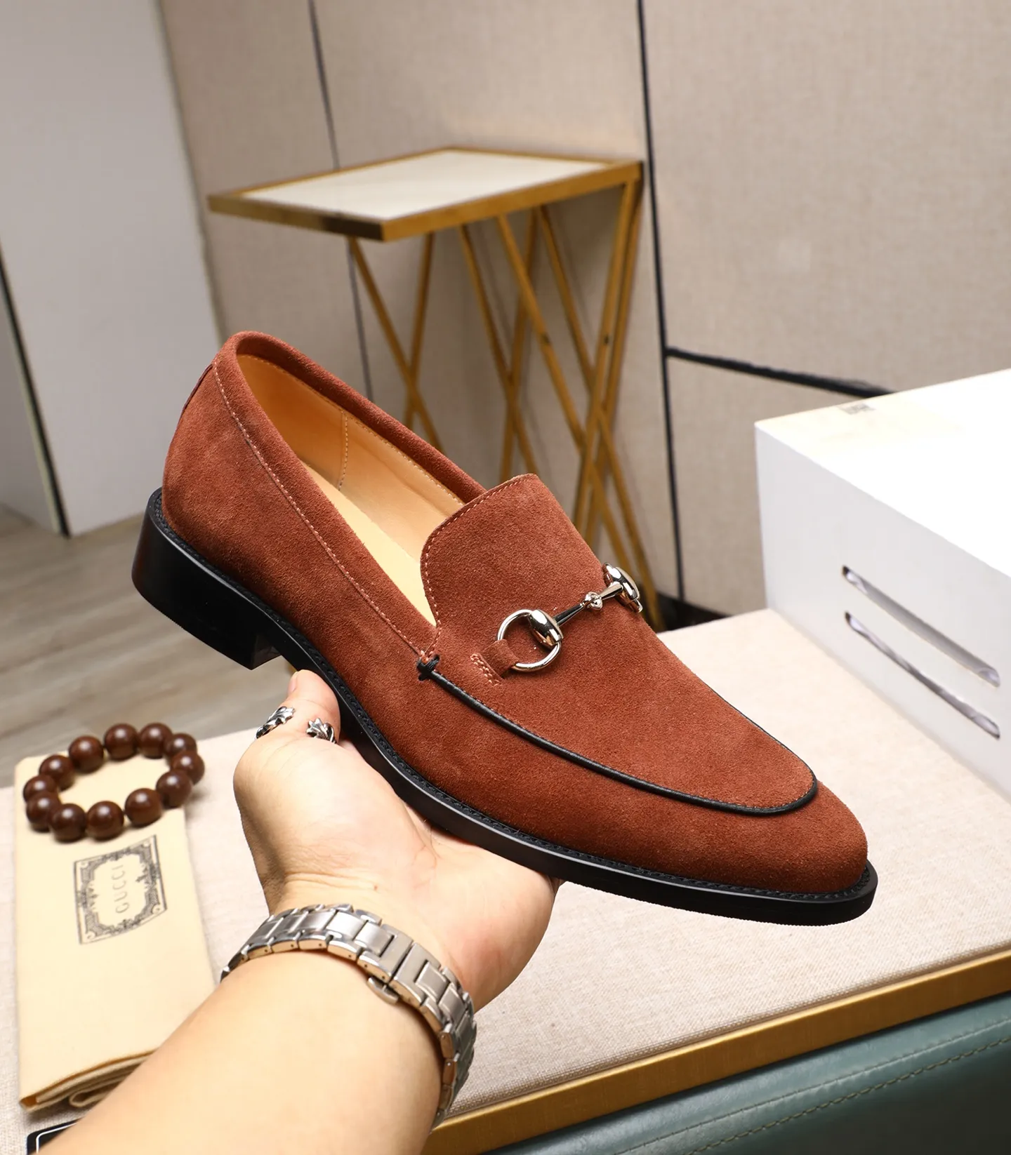 Men's shoes 💰520 (all cowhide) GUCCI high-end formal leather shoes. Original imported first-layer calfskin from Italy. Water-dyed cowhide lining. Original hardware. I believe you will be impressed from the first time you see it. The avant-garde style can no longer fully interpret its elegance. AAA grade rubber outsole. Super comfortable. The original last from the counter ensures its original version and quality. The simple upper ensures its comfort and breathability. A pair of truly good shoes has its own unique soul, prestigious quality, regular size 38-44